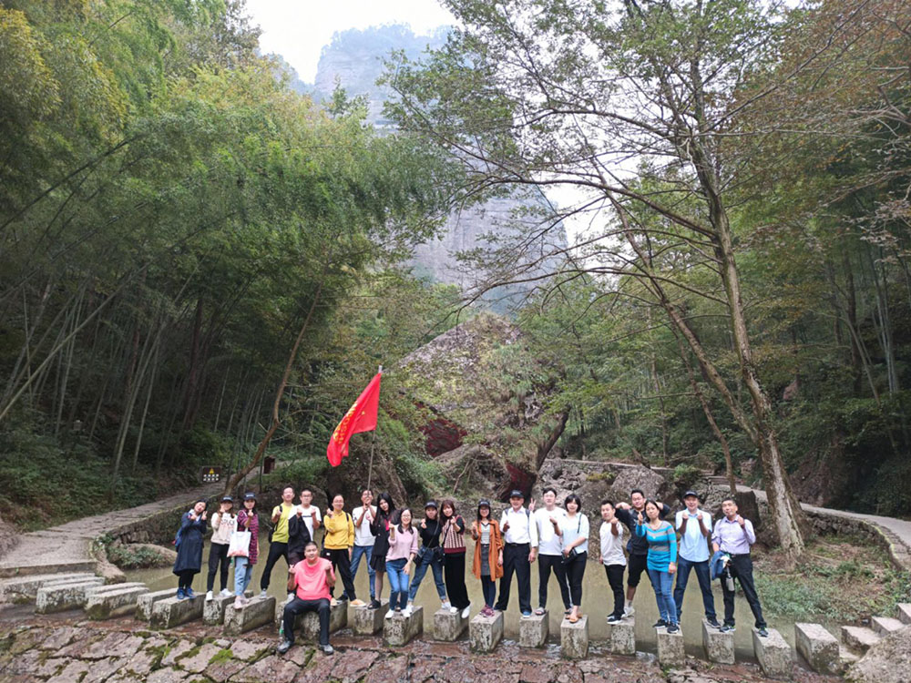 Chuyến đi kỷ niệm kỷ niệm đến Xinchang
