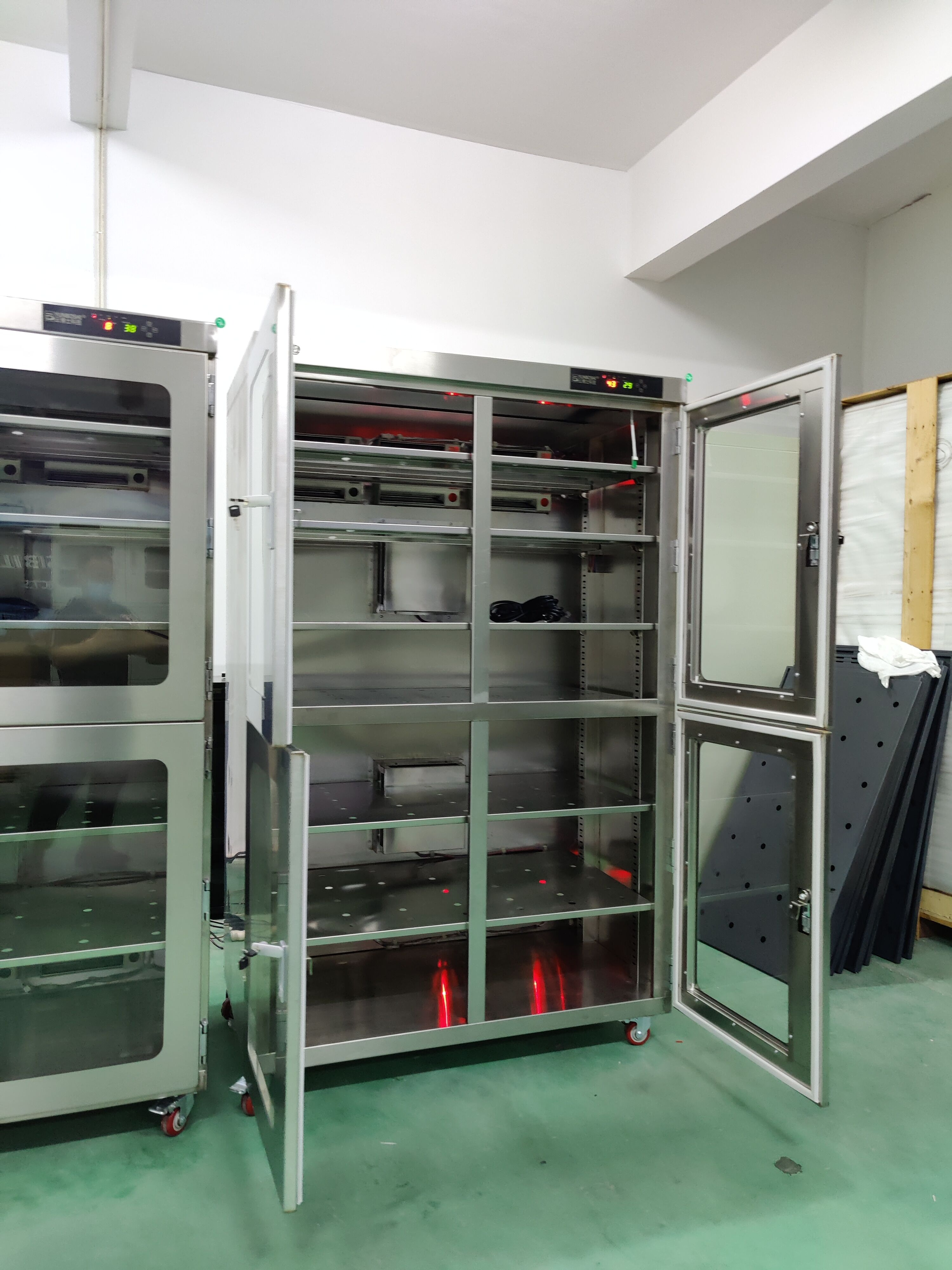 Manufacturer of Moisture-Proof Fast Dehumidifying Cabinet Electronic Drying Cabinets You Can Trust